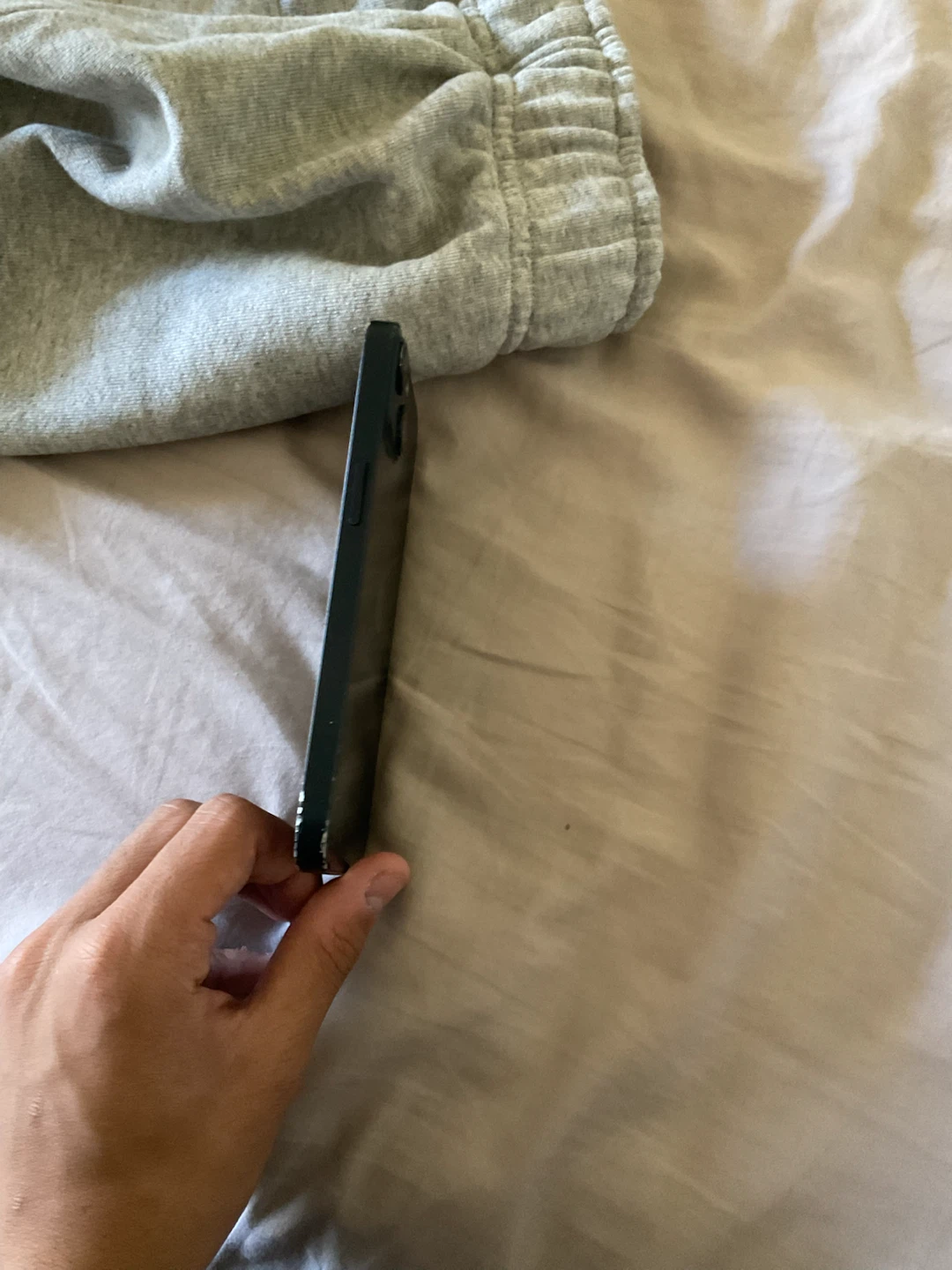 Black iPhone 13 - photo 4