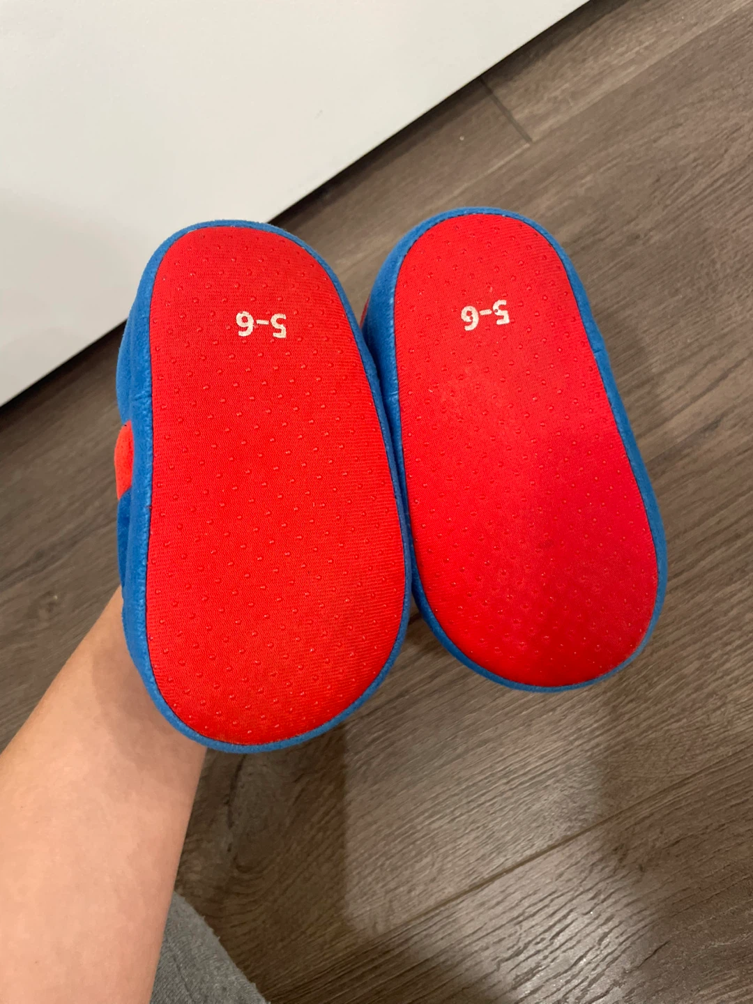 Mickey Mouse Toddler Slippers. Size 5-6. - photo 5