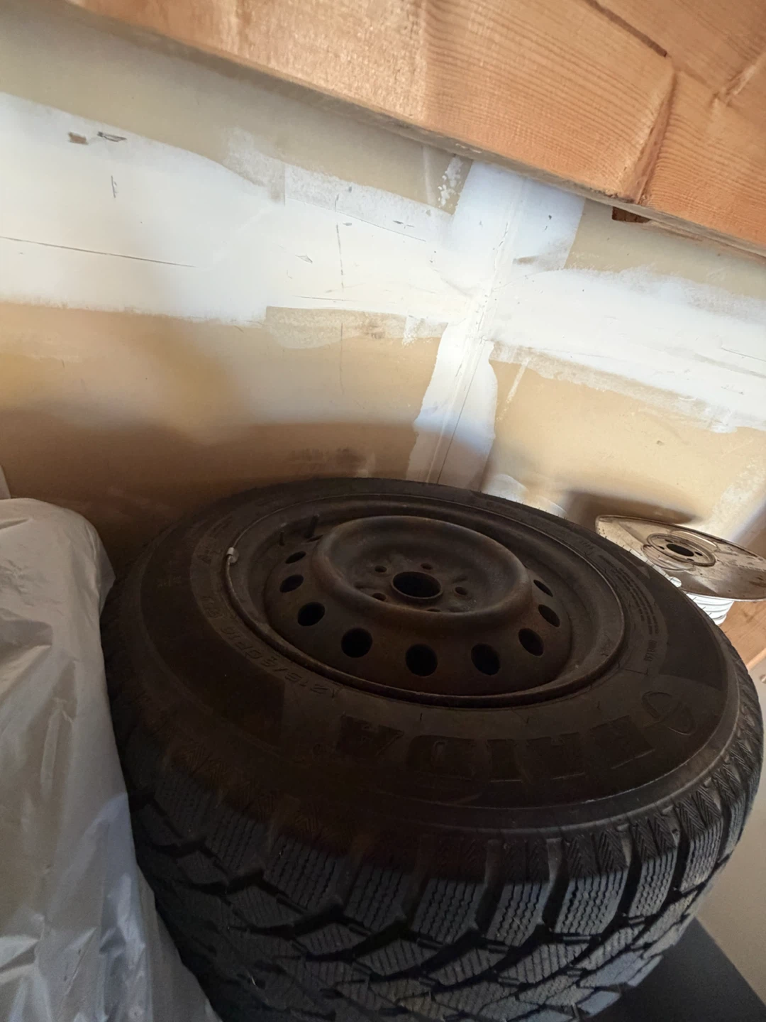4 winter tires 215/60R16 1 all season - photo 3