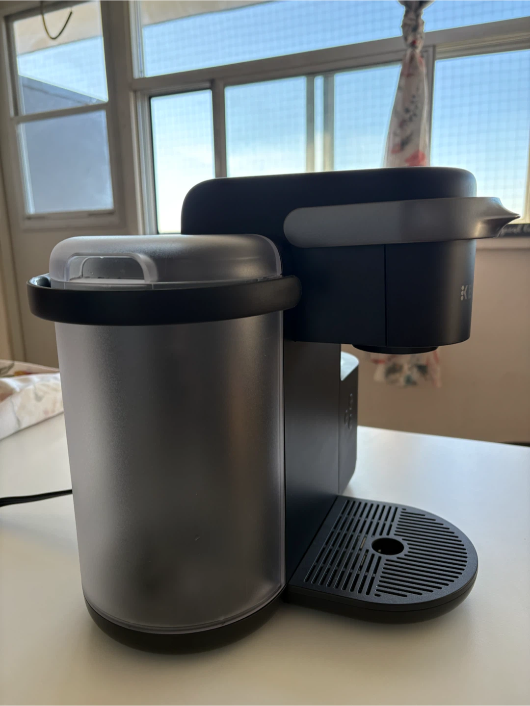 Keurig Coffee and Latte Maker with milk frother - photo 2