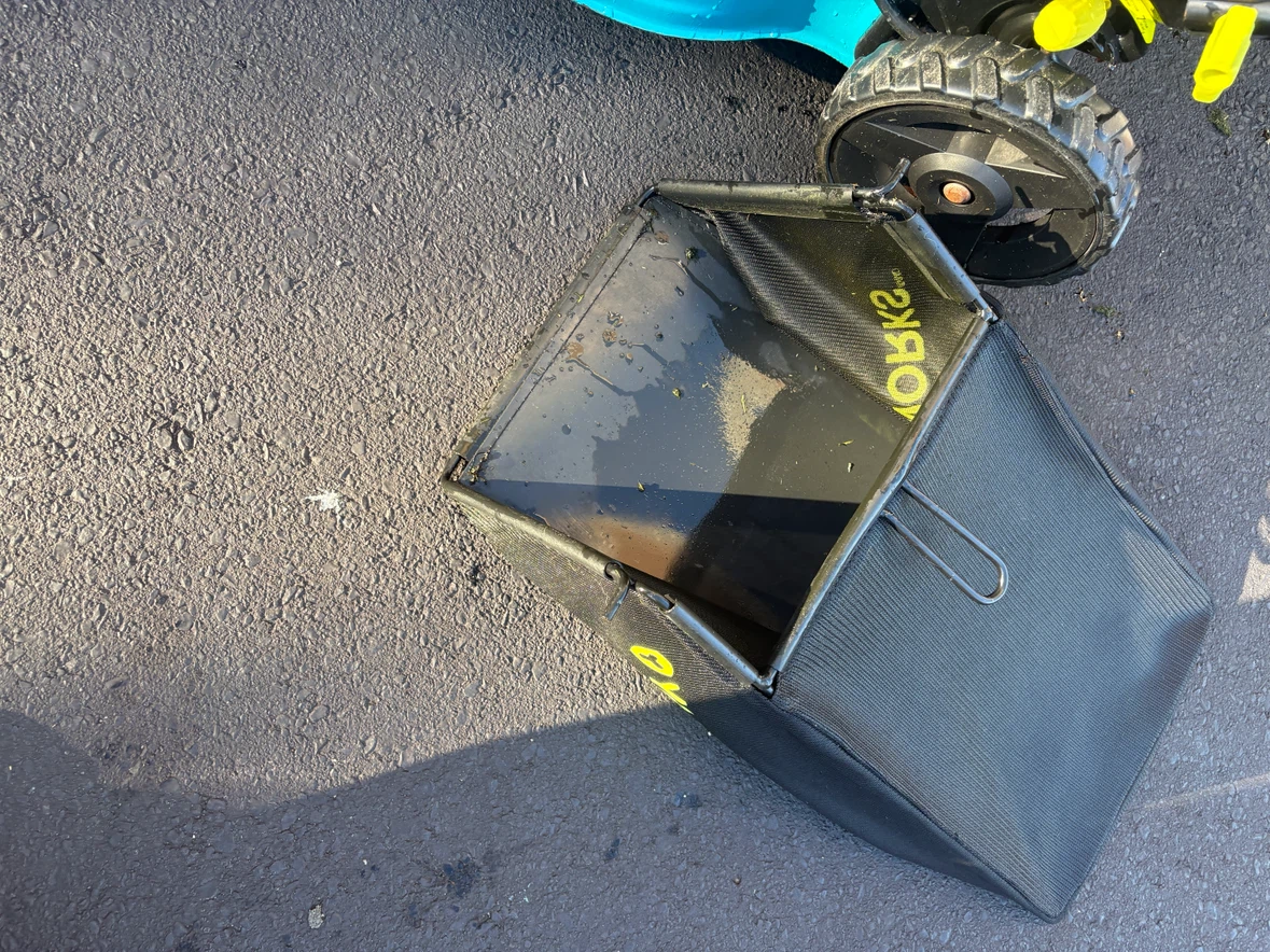 Yardworks Electric Lawn Mower - photo 3