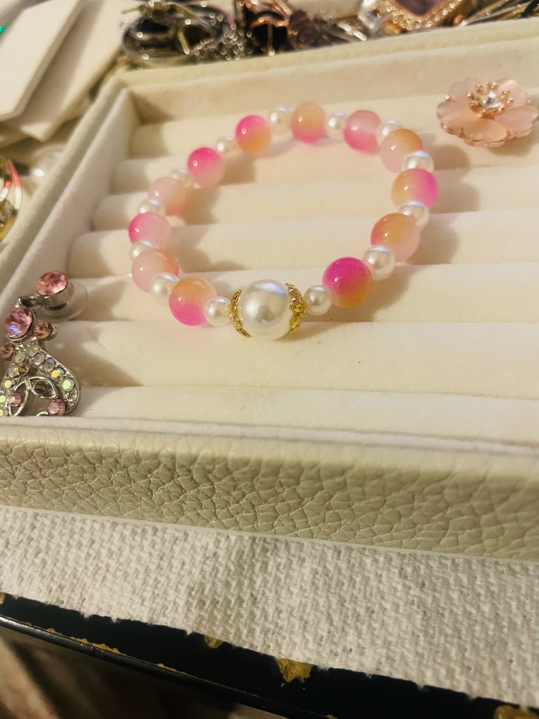 Bracelet en perles rose et blanc - photo 3