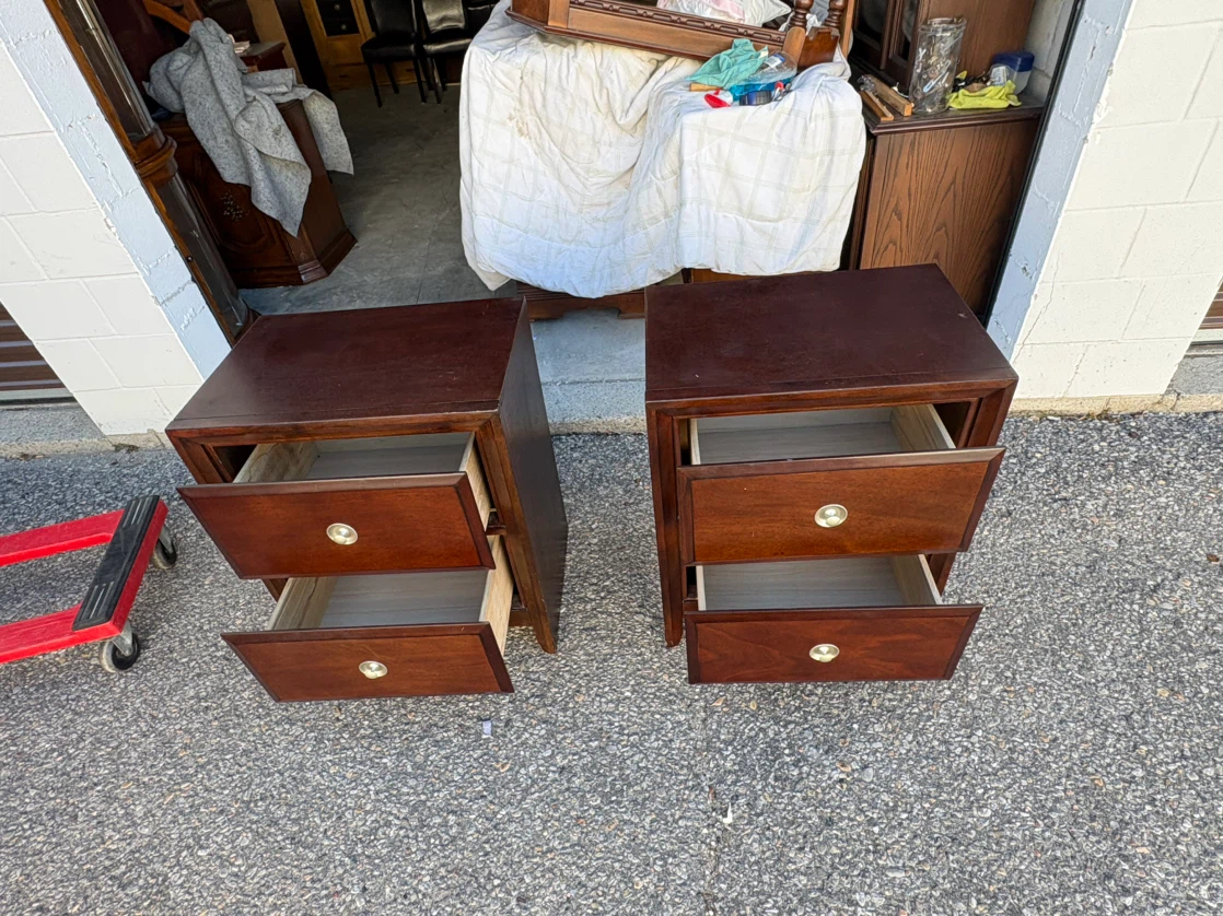 Free delivery used Set of 2 Dark Wood Nightstands - photo 3