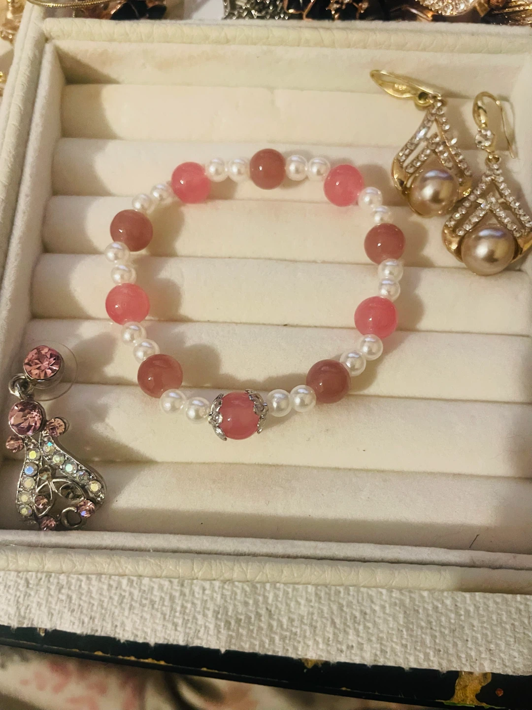 Bracelet en perles roses et blanches
