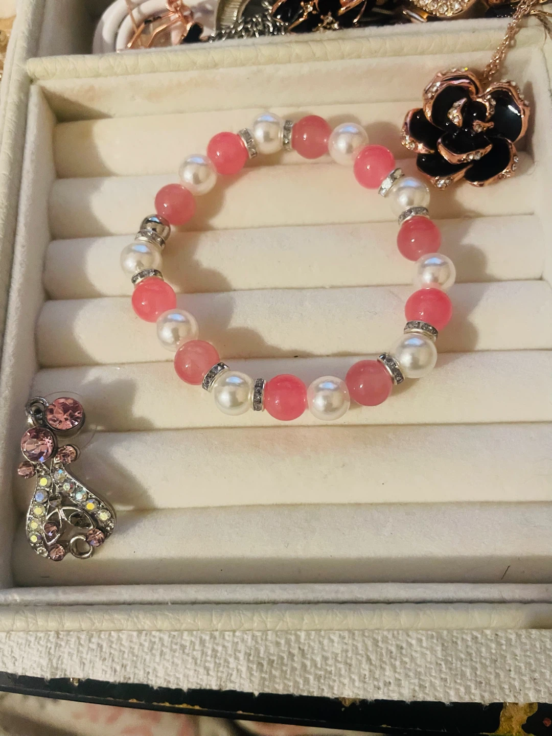 Bracelet en perles roses et blanches