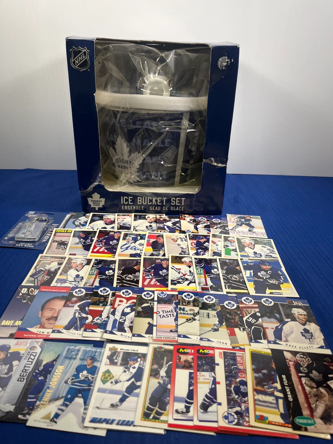 🍁 Ultimate Toronto Maple Leafs Gift Pack Unused + 50 FREE Cards - photo 3