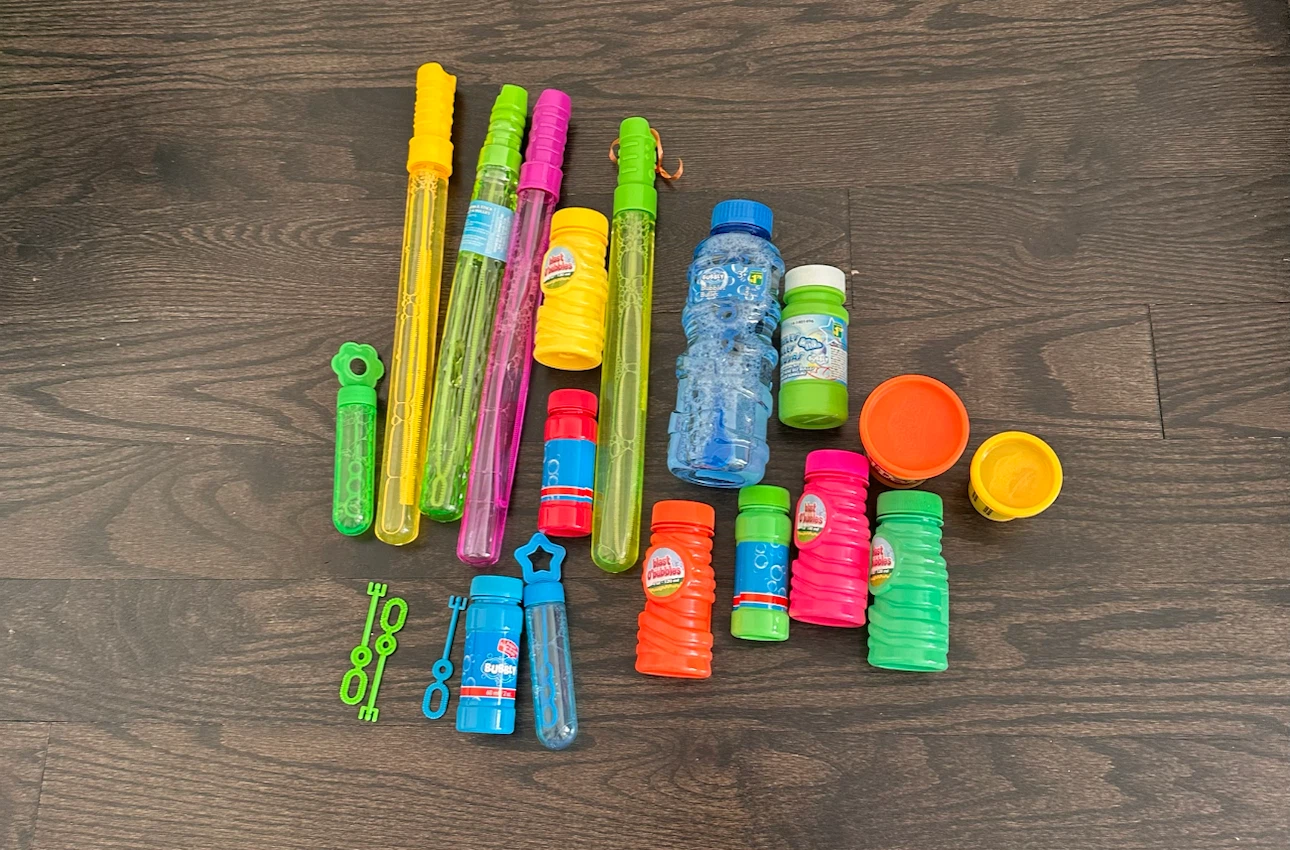 Assorted Bubbles and Play Dough Set