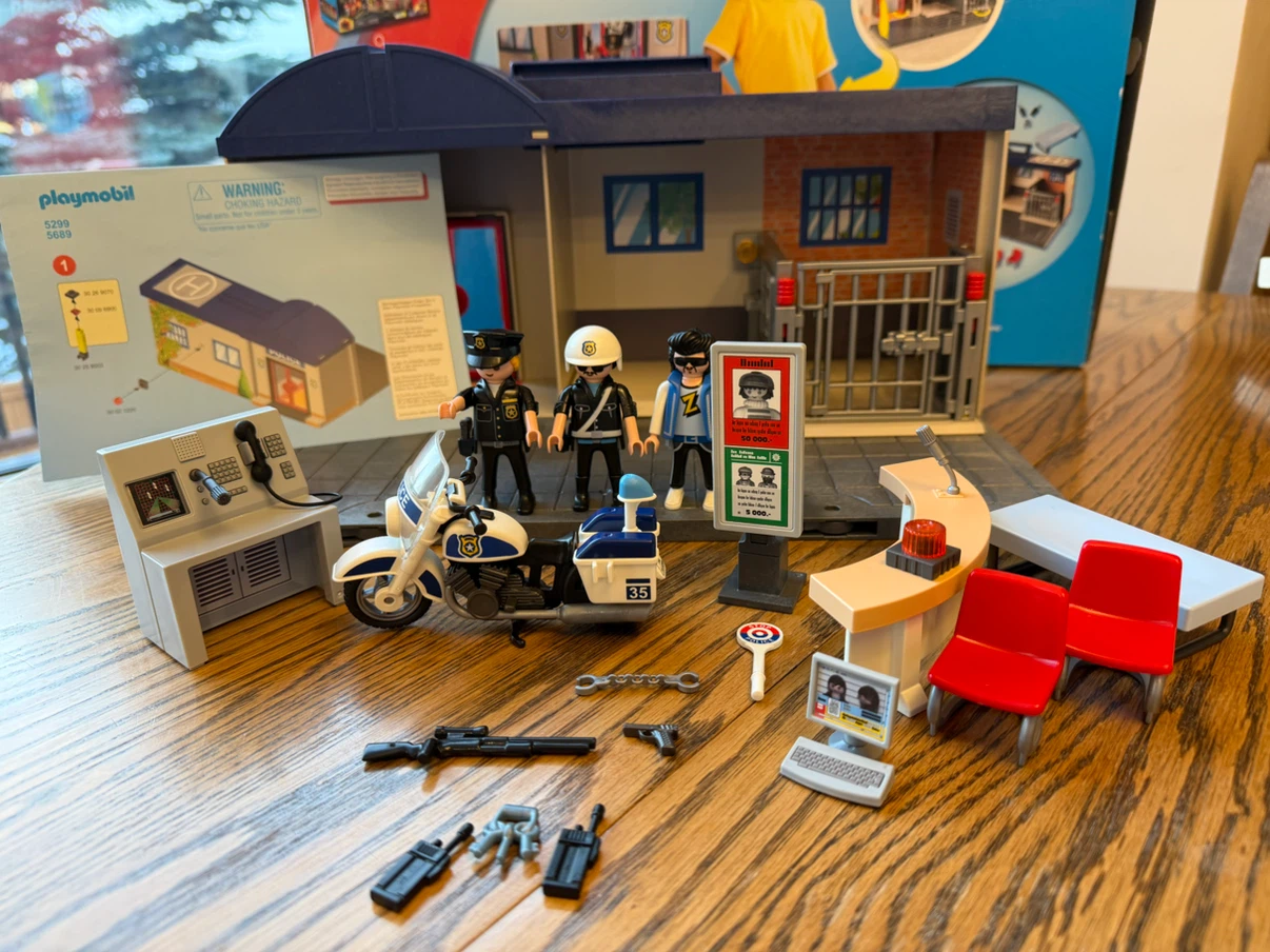 Playmobil City Action Take Along Police Station 5689 - photo 3