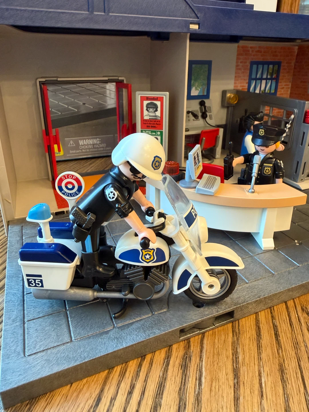 Playmobil City Action Take Along Police Station 5689 - photo 4