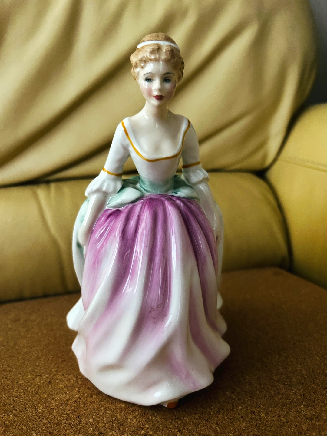 Royal Doulton Alison Figurine HN 3264 - photo 2