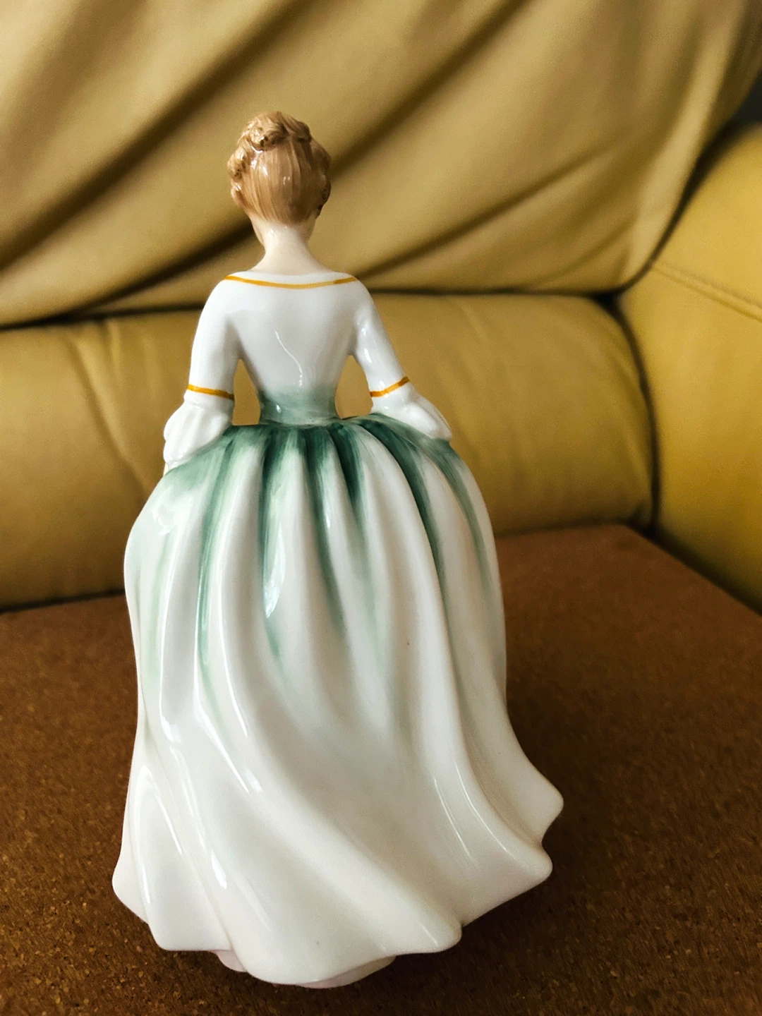 Royal Doulton Alison Figurine HN 3264 - photo 4