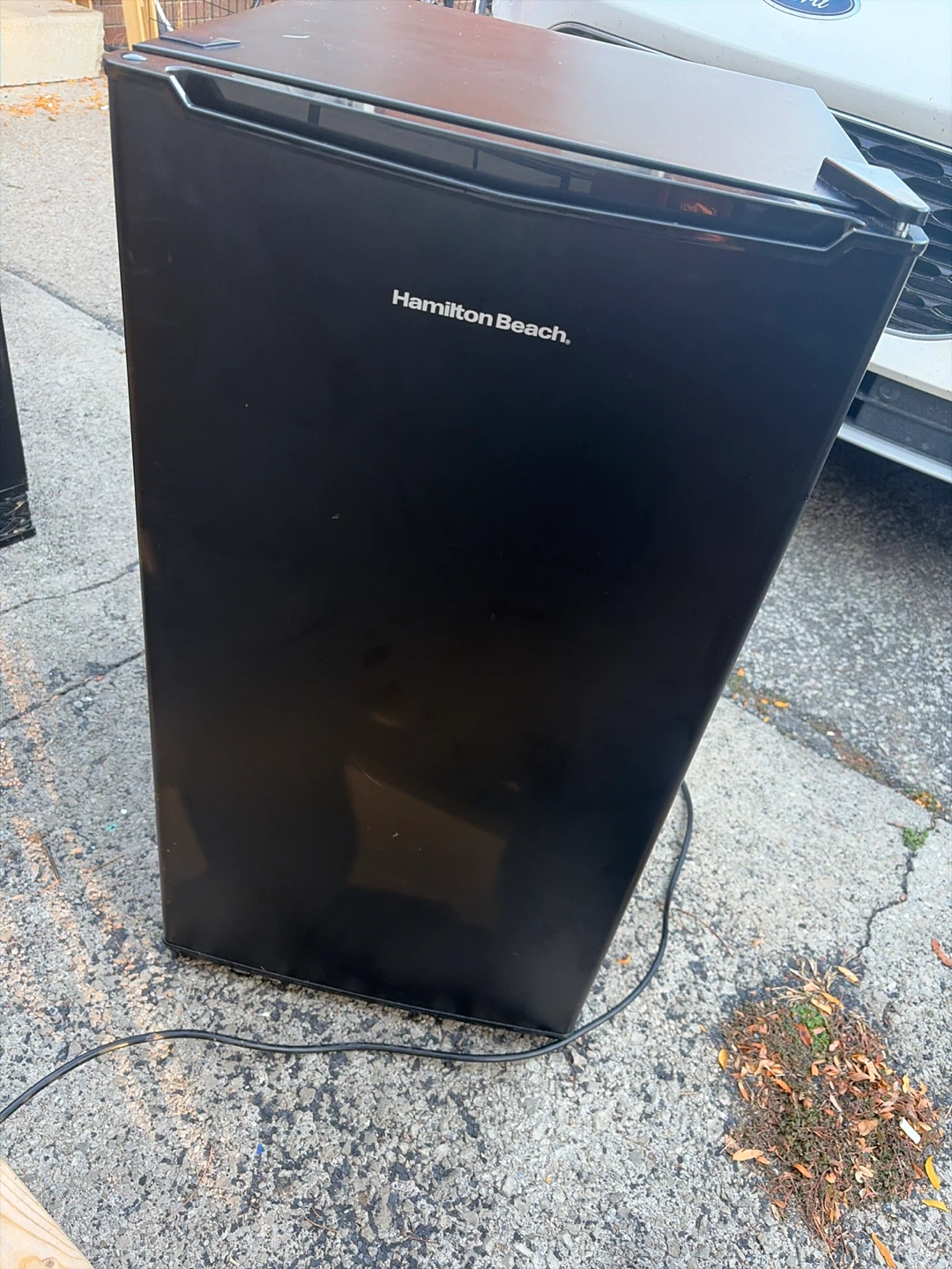 Like new -Hamilton beach mini fridge with freezer