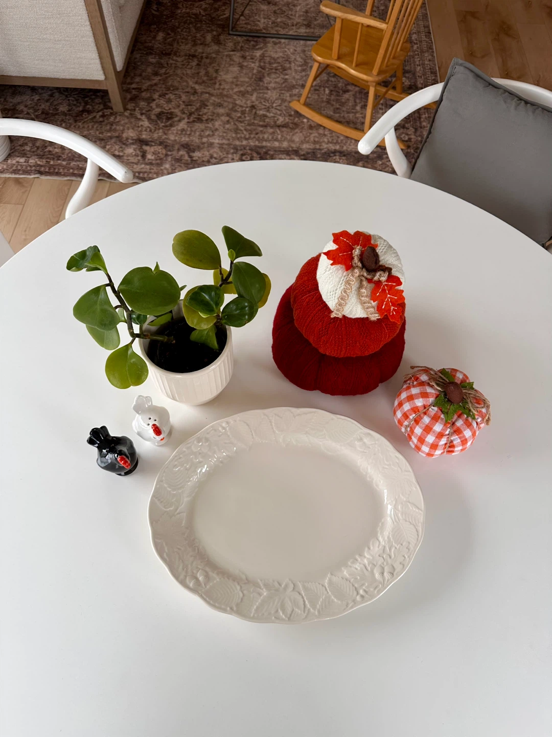 Beautiful White Embossed Oval Serving Platter – Eaton Home