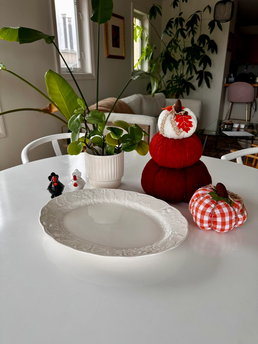 Beautiful White Embossed Oval Serving Platter – Eaton Home - photo 2