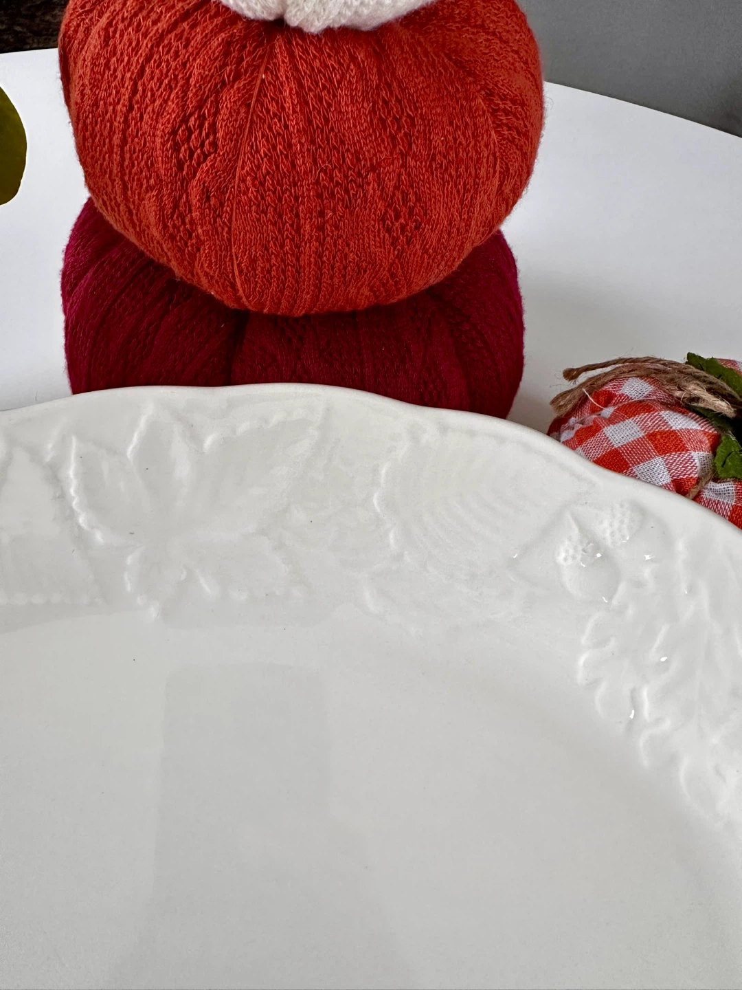 Beautiful White Embossed Oval Serving Platter – Eaton Home - photo 3