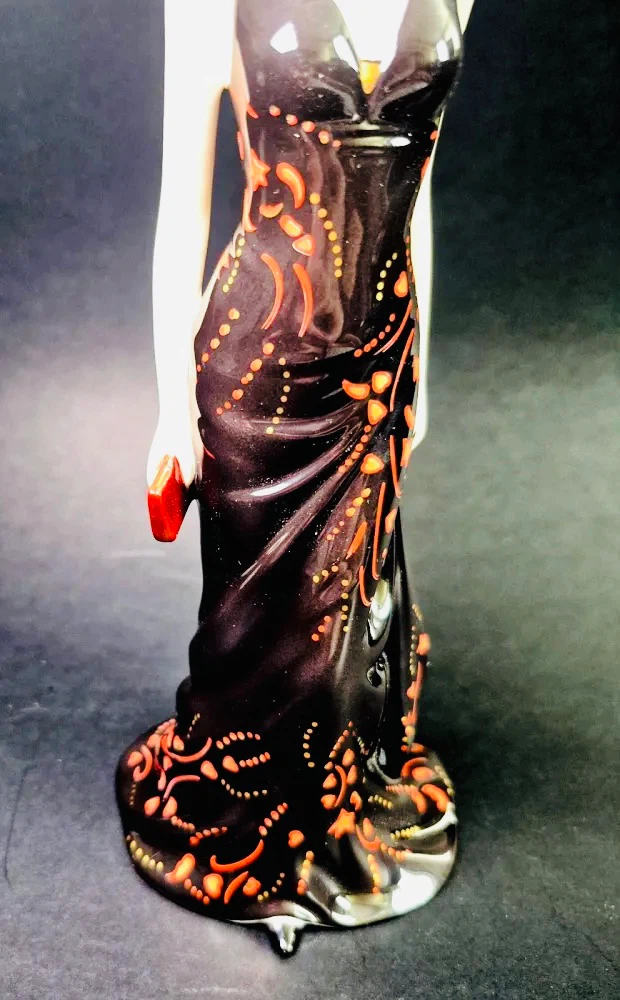 Royal Doulton Holly Figurine HN4920 - photo 3