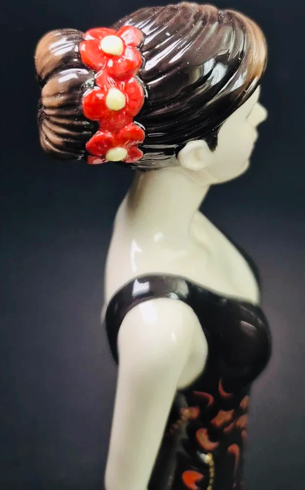 Royal Doulton Holly Figurine HN4920 - photo 4