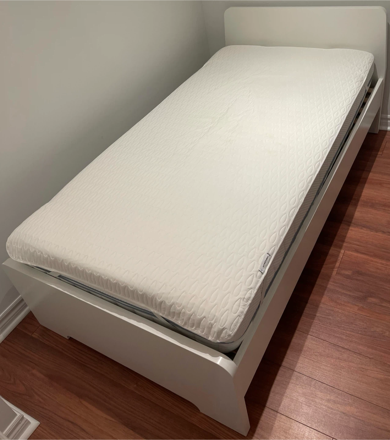 IKEA ASKVOLL Twin Bed with ÅBROTTEN Foam Mattress