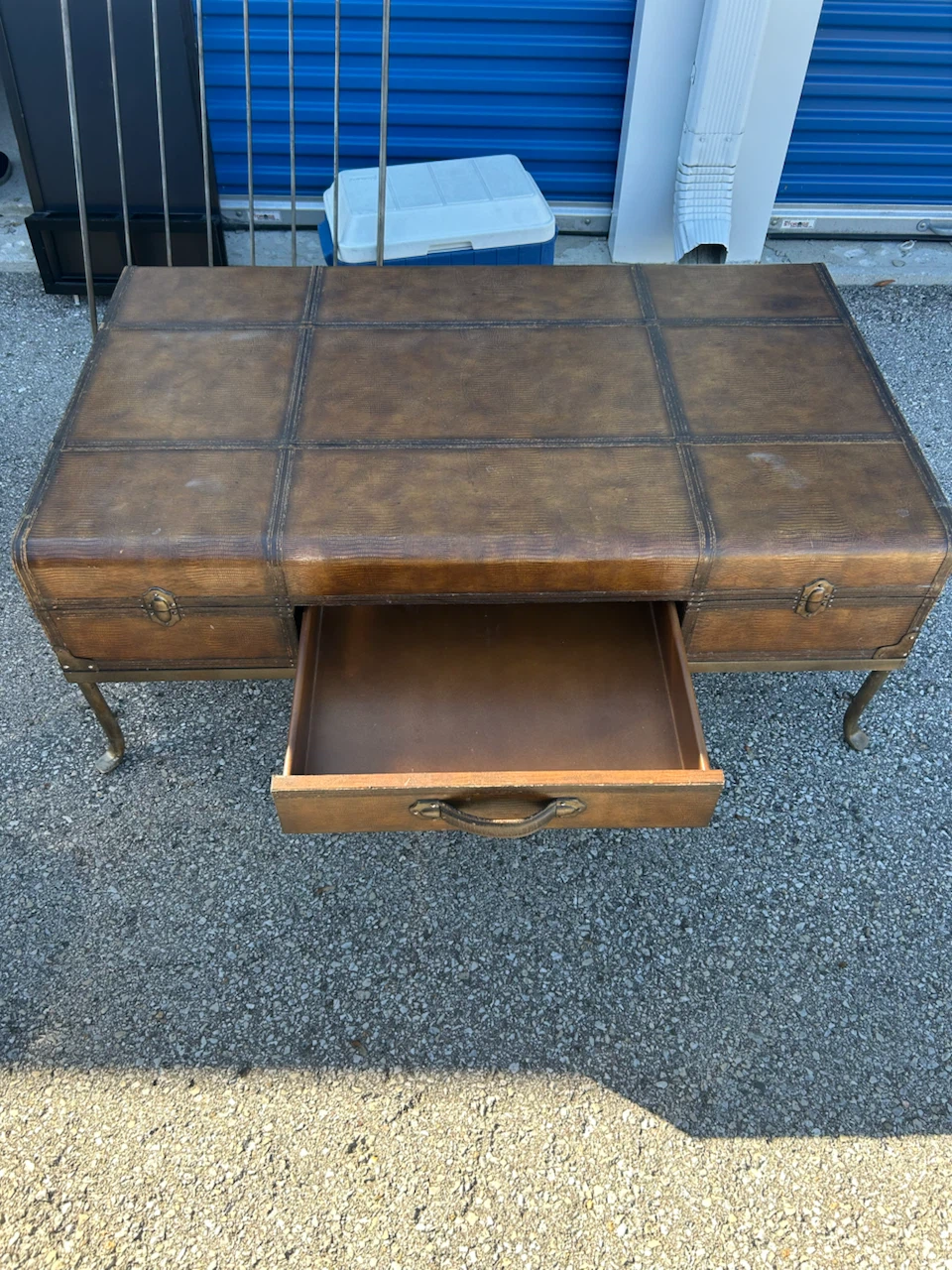 Vintage-Style Trunk Coffee Table - photo 2