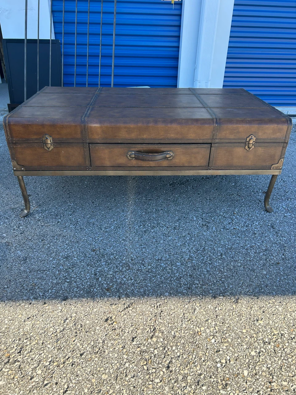 Vintage-Style Trunk Coffee Table - photo 3