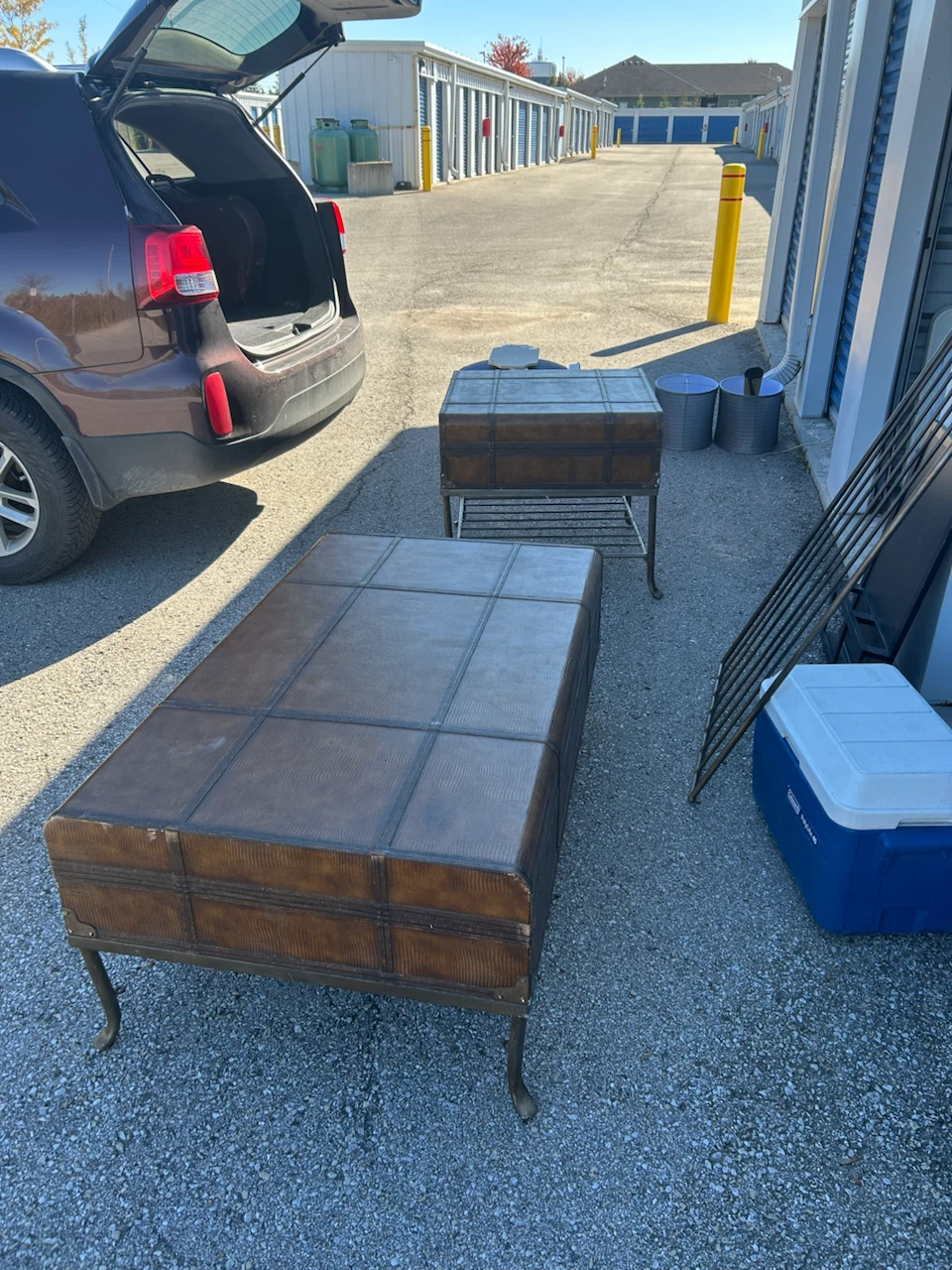 Vintage-Style Trunk Side Table - photo 5