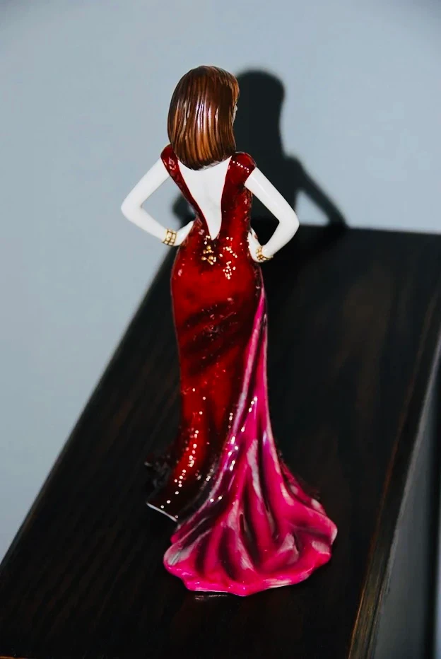 Royal Doulton Hannah Figurine - photo 4