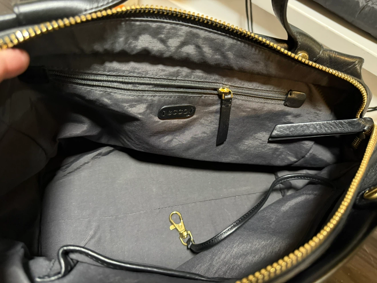 ECCO Genuine Leather Handbag / Crossbody Bag – Like New – $90 - photo 2
