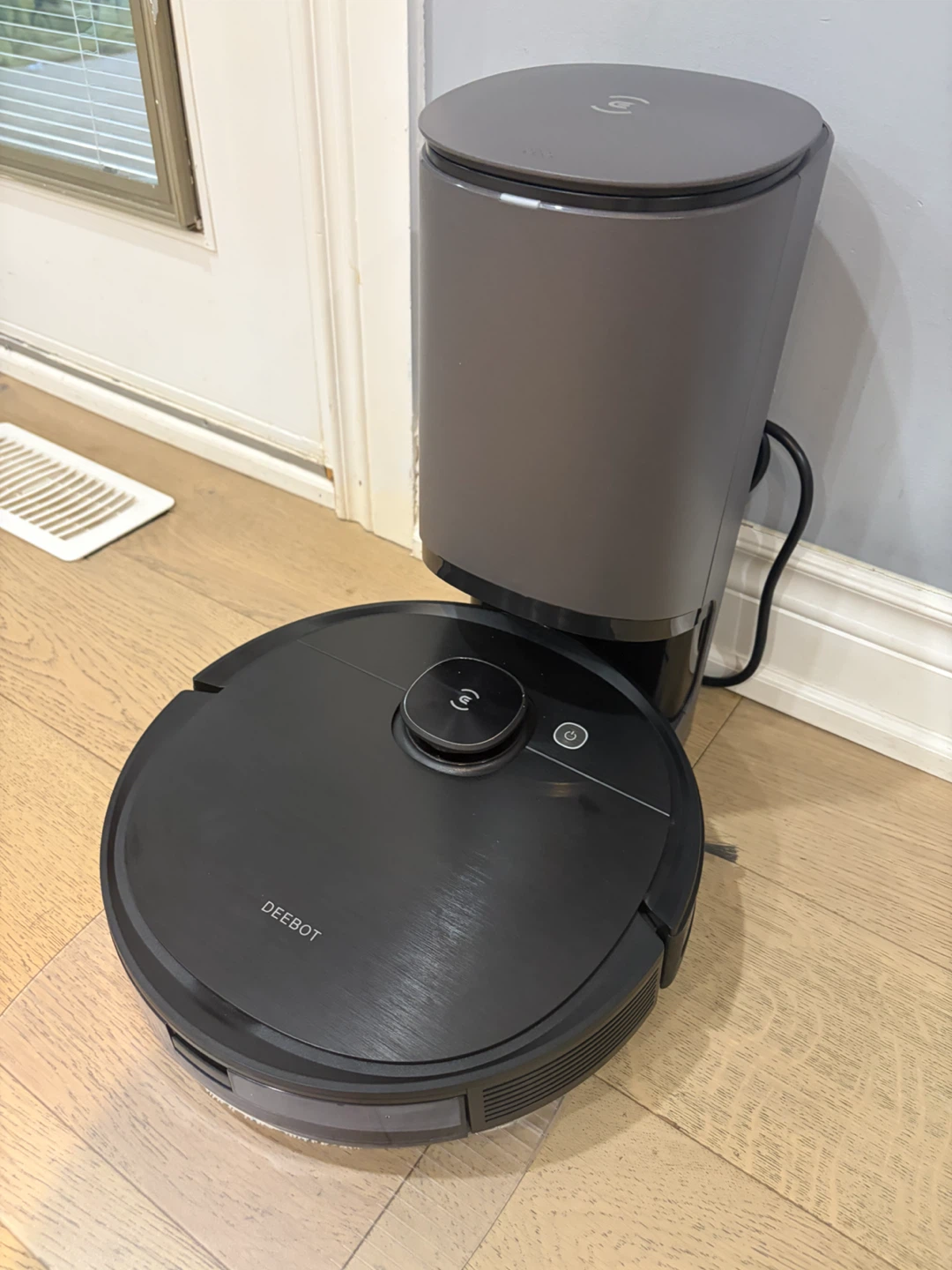 ECOVACS DEEBOT T8 AIVI Robot Vacuum & Mop