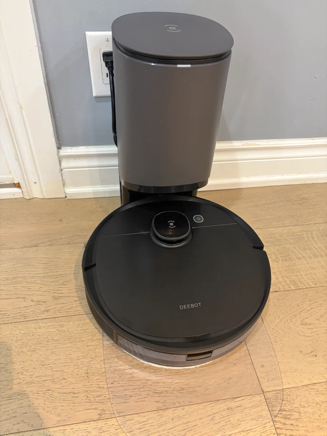 ECOVACS DEEBOT T8 AIVI Robot Vacuum & Mop - photo 2