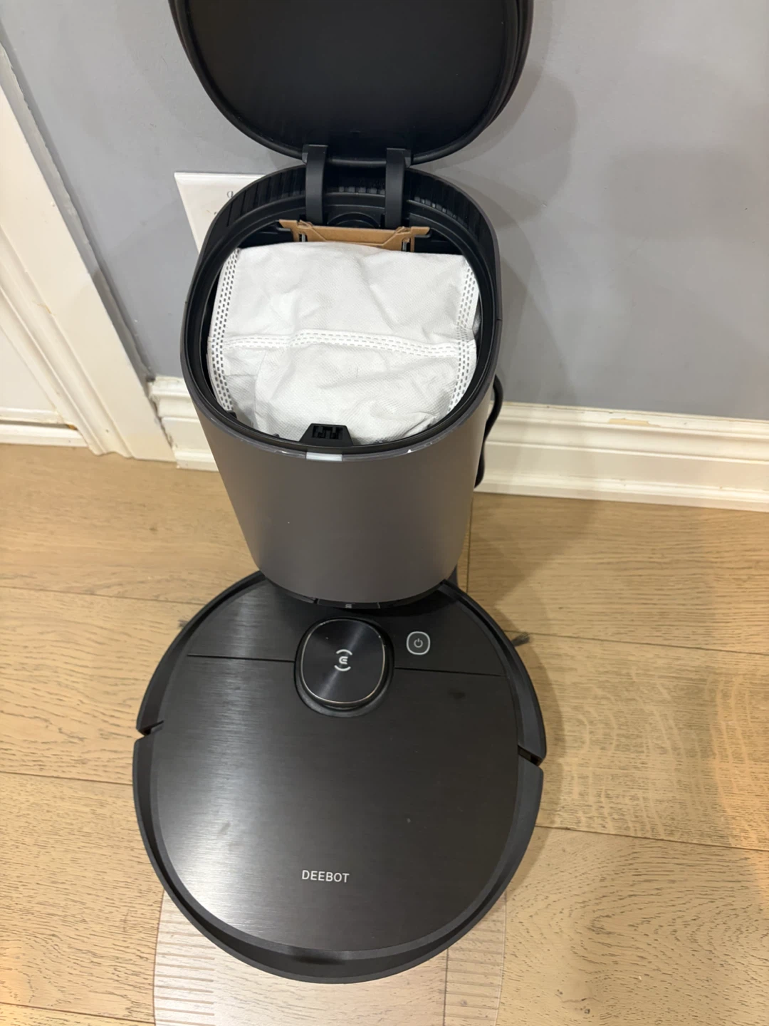 ECOVACS DEEBOT T8 AIVI Robot Vacuum & Mop - photo 3