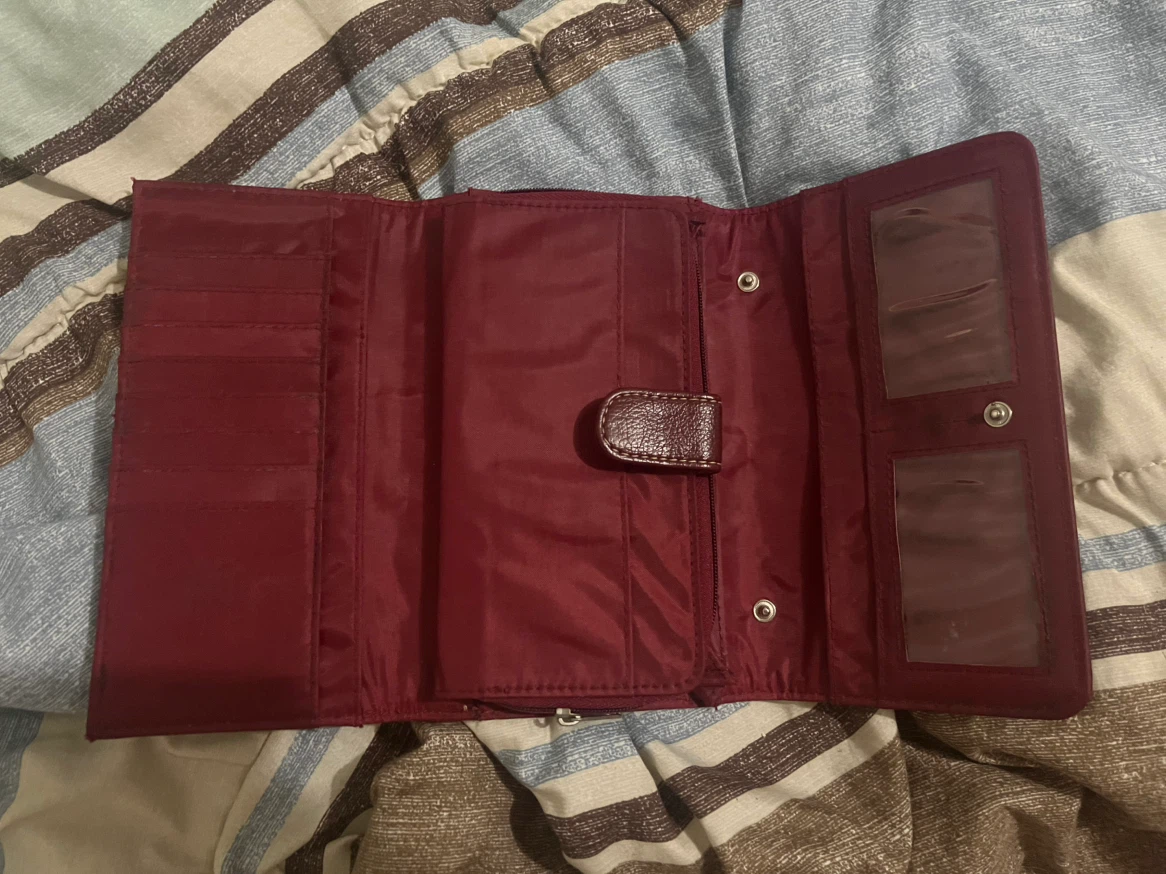 Burgundy heart accent wallet - photo 2