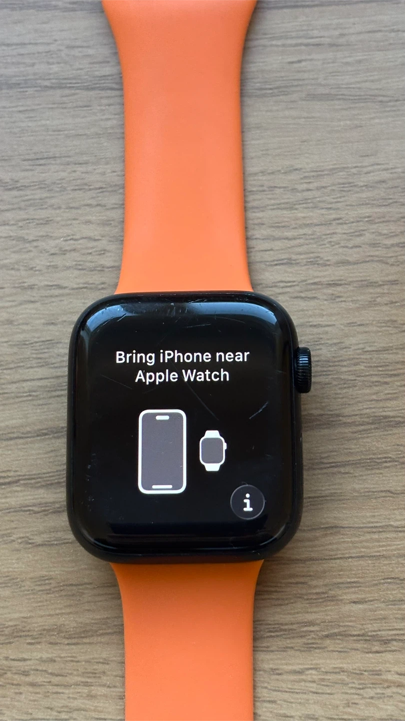 Apple Watch SE 2 (44mm screen size) - photo 3