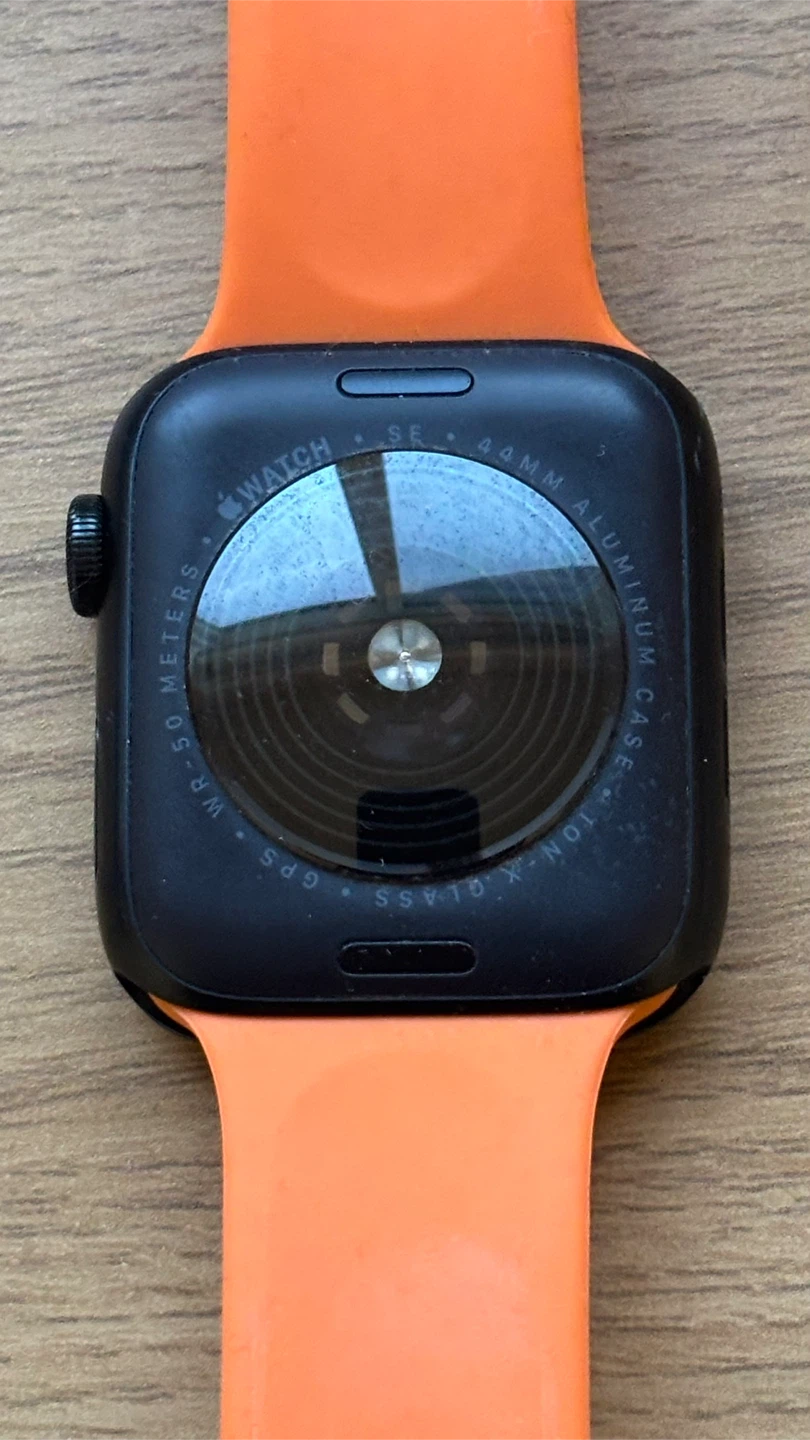 Apple Watch SE 2 (44mm screen size) - photo 4