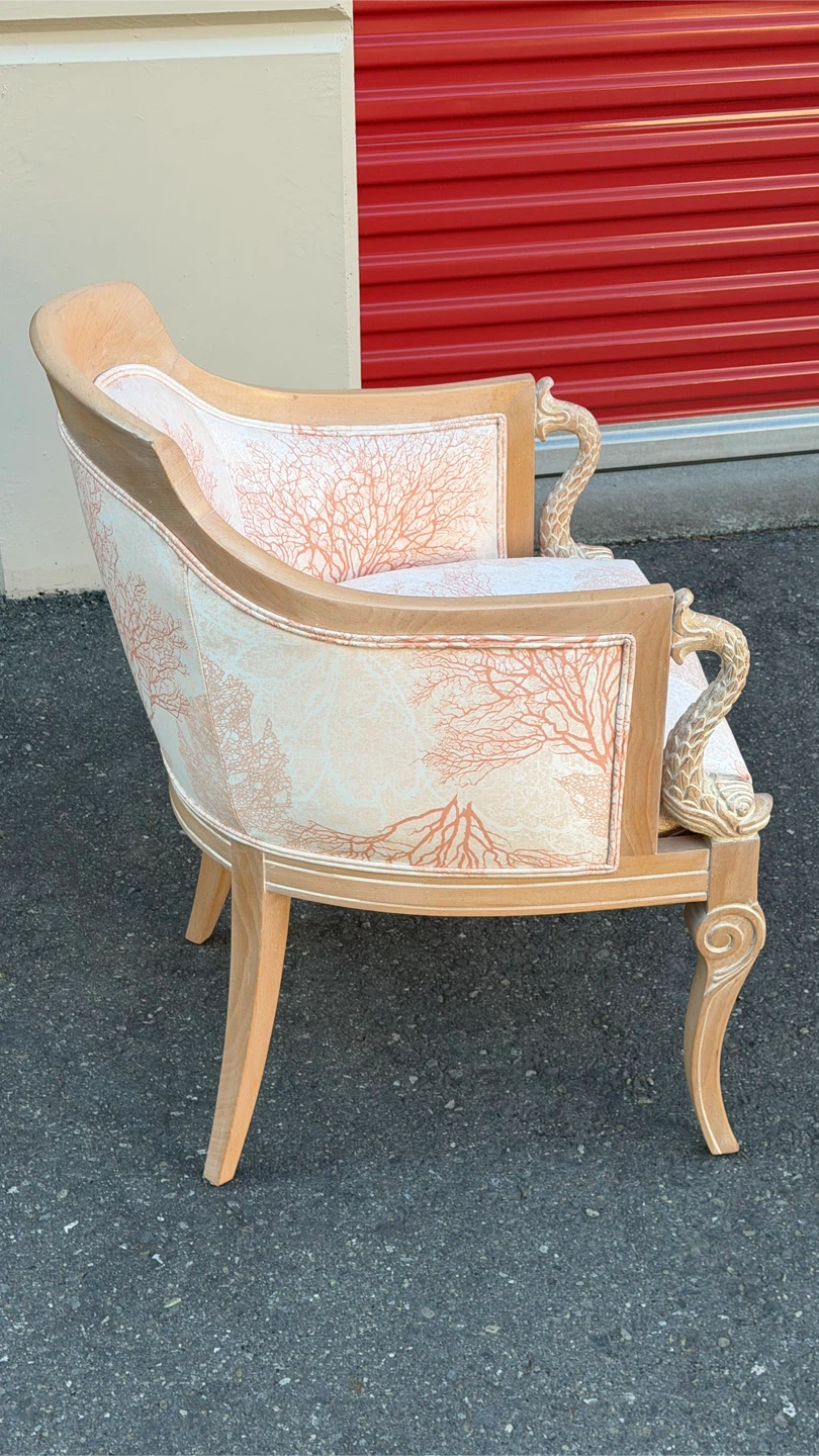 Vintage Accent Chair with Coral Pattern - photo 2