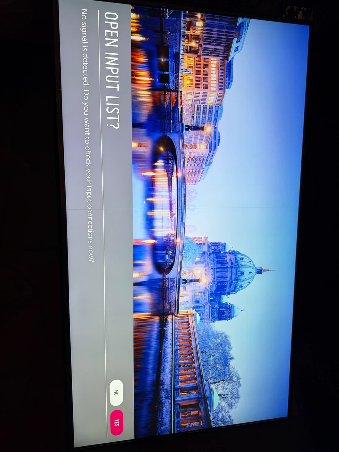 LG 65UH6150 65 inch LED TV | HAS VERTICAL LINE DOWN MIDDLE