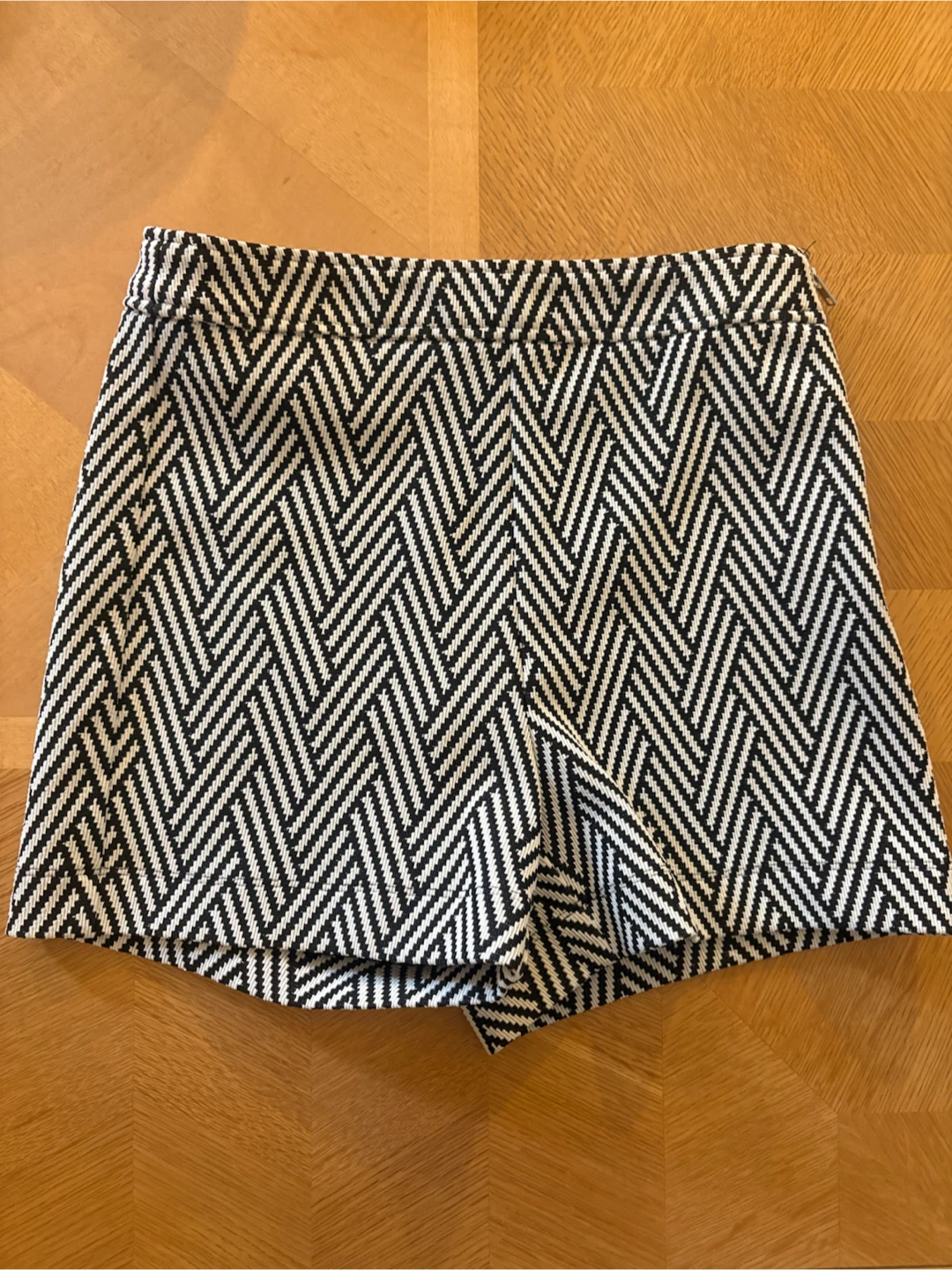 Dynamite Black and White Patterned Shorts - photo 2