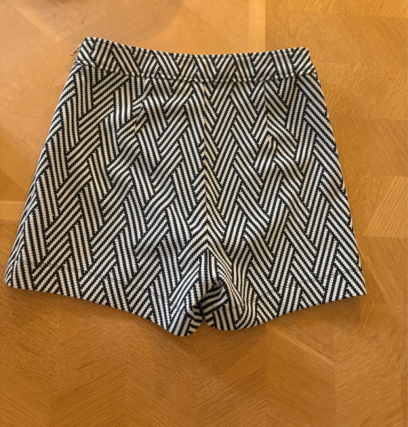 Dynamite Black and White Patterned Shorts - photo 3