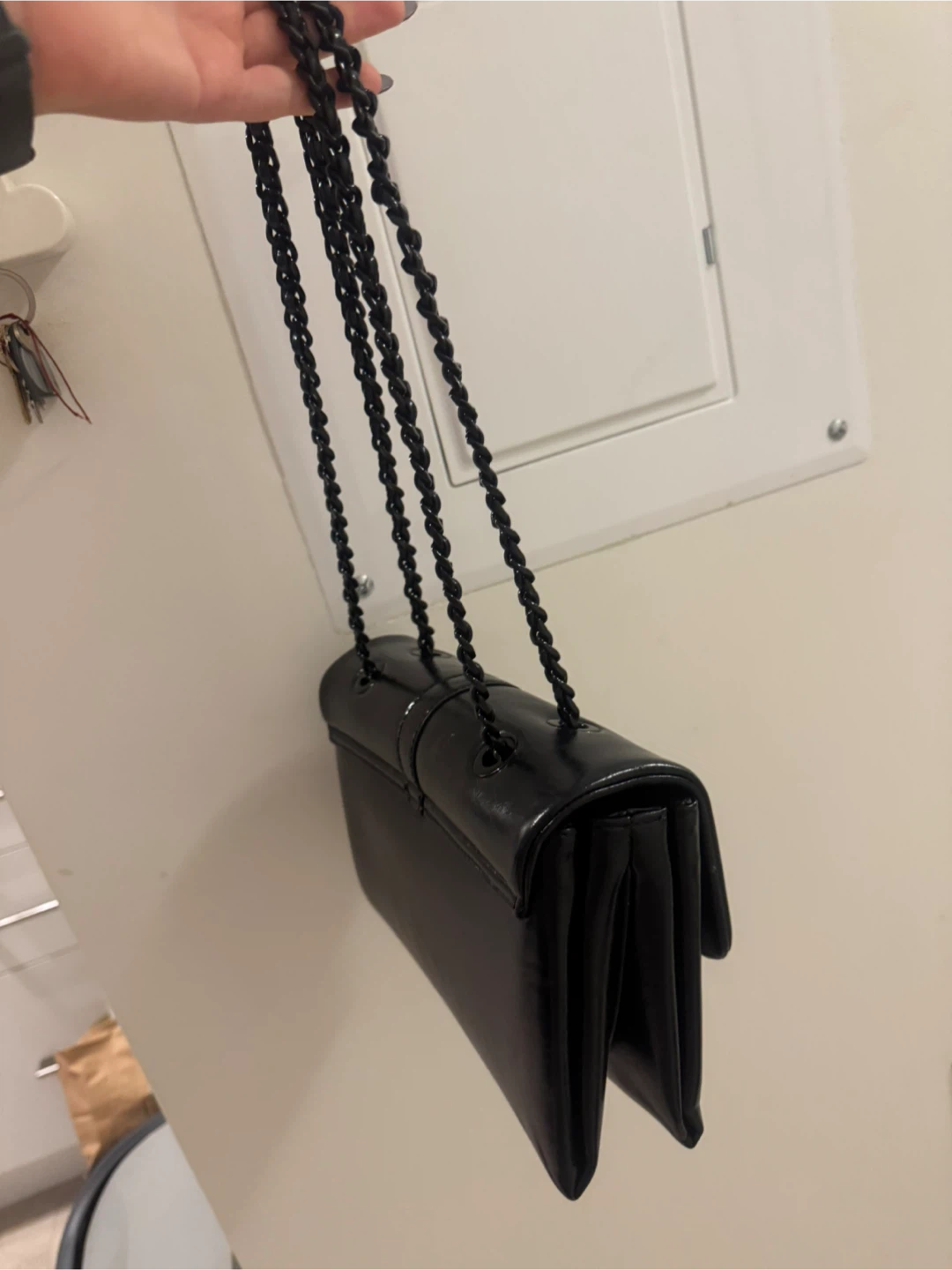 Black glossy chain shoulder bag
