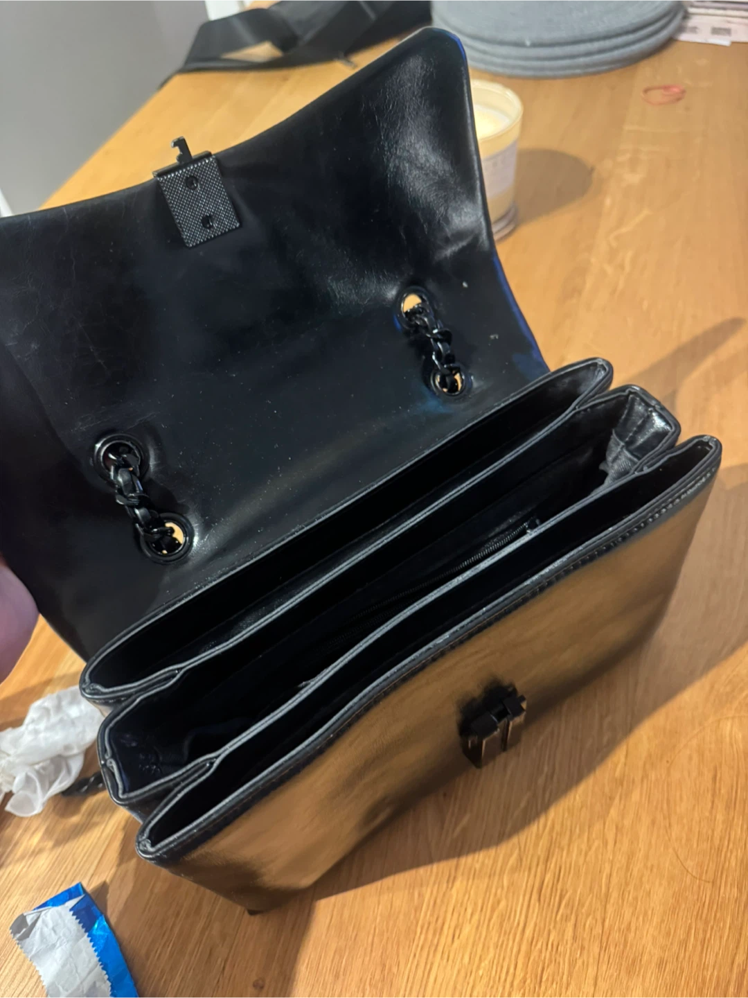 Black glossy chain shoulder bag - photo 4
