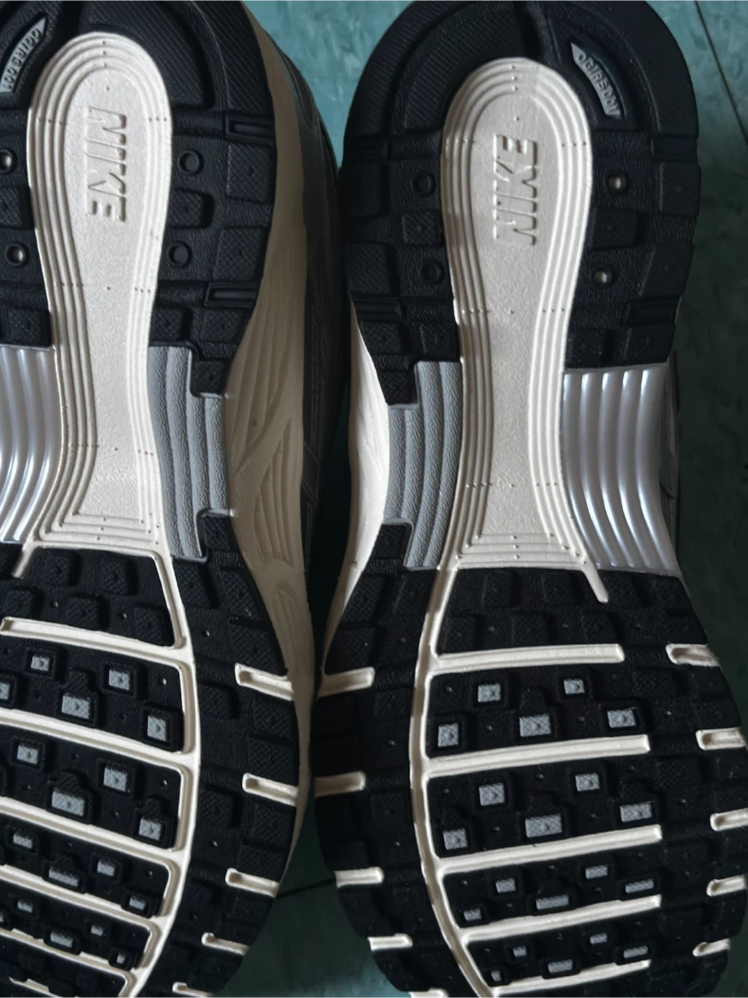 Nike Silver and White Running Shoes - photo 3