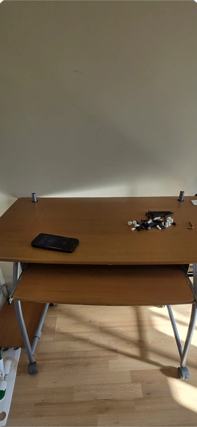 Computer table with wheels