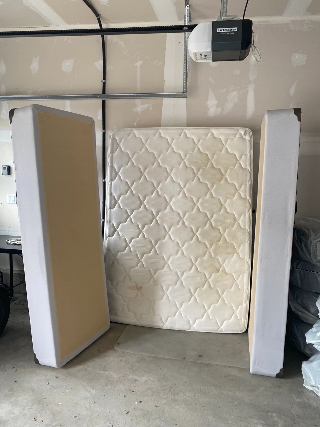 Queen Mattress and Box Spring - photo 2