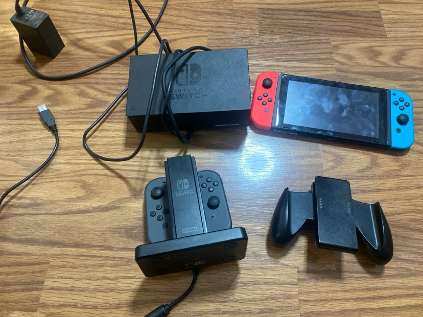 Nintendo Switch - photo 2