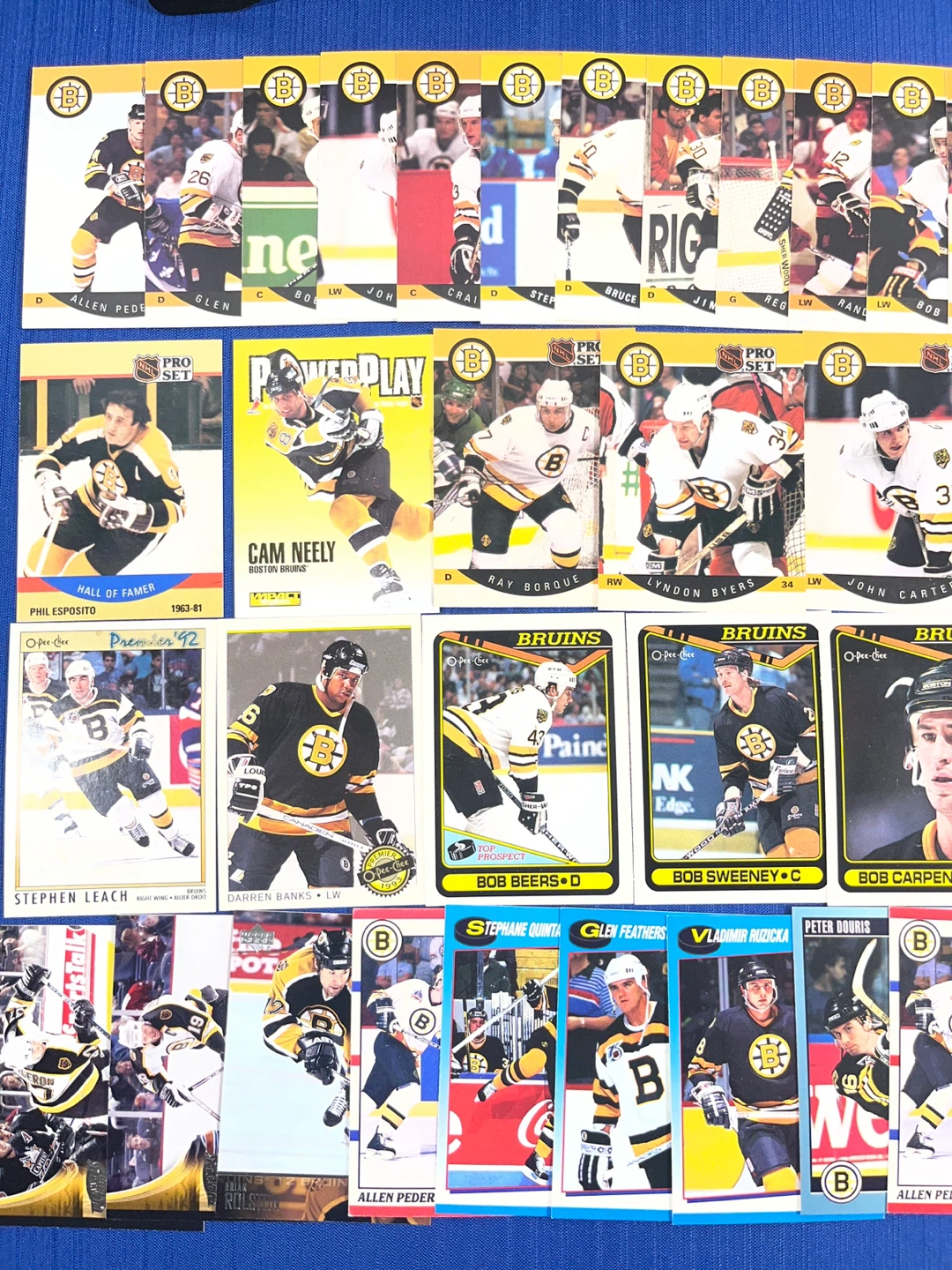 Boston Bruins  Locker Room Sign + BONUS 1990s Hockey Card Lot - photo 3