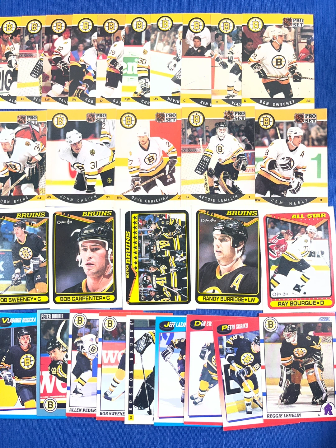 Boston Bruins  Locker Room Sign + BONUS 1990s Hockey Card Lot - photo 4