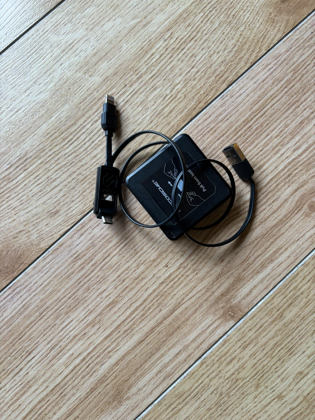 Scosche Retractable Charging Cable - photo 4