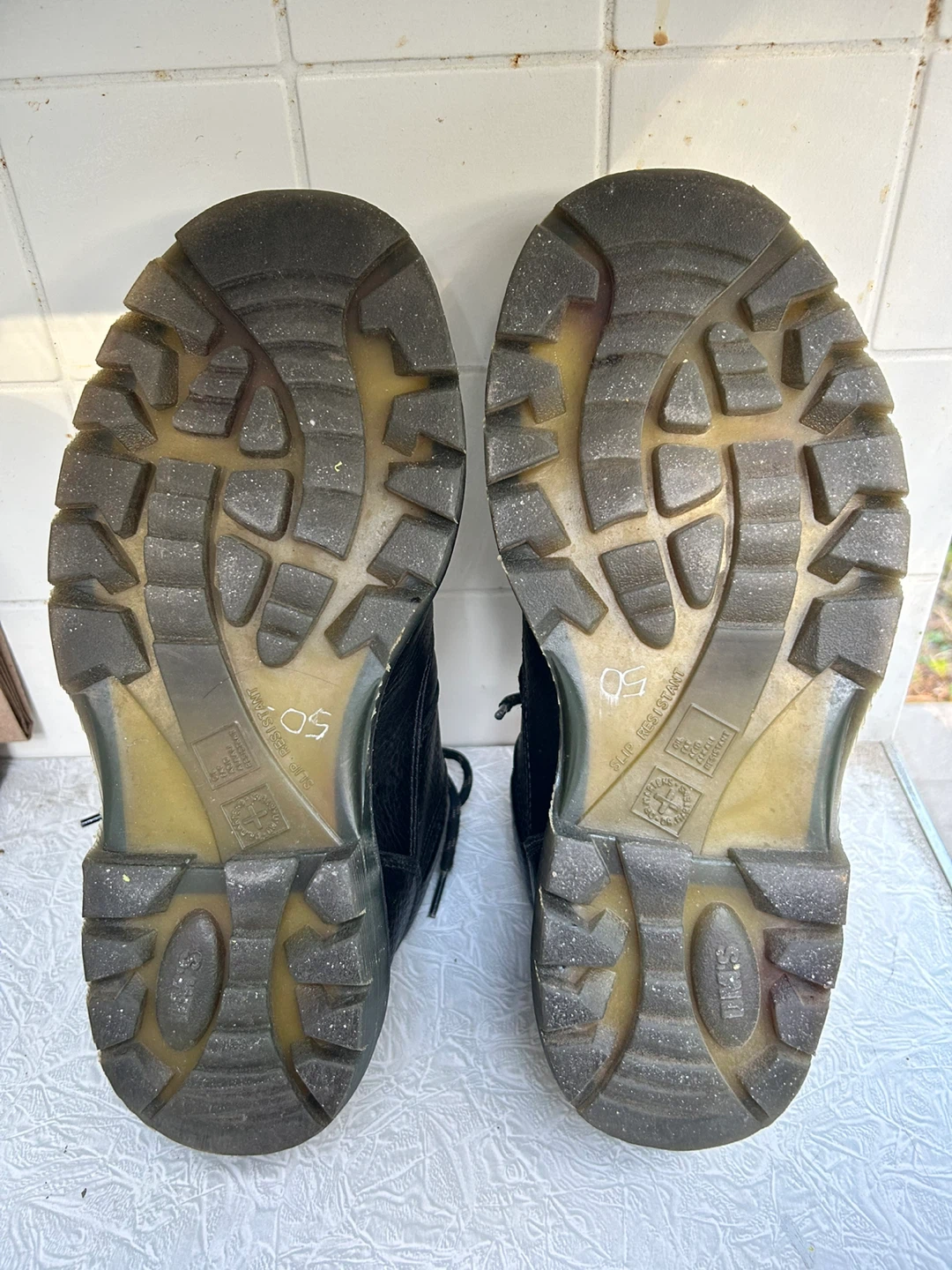 Dr. Martens Industrial Boots Size 9 - photo 5