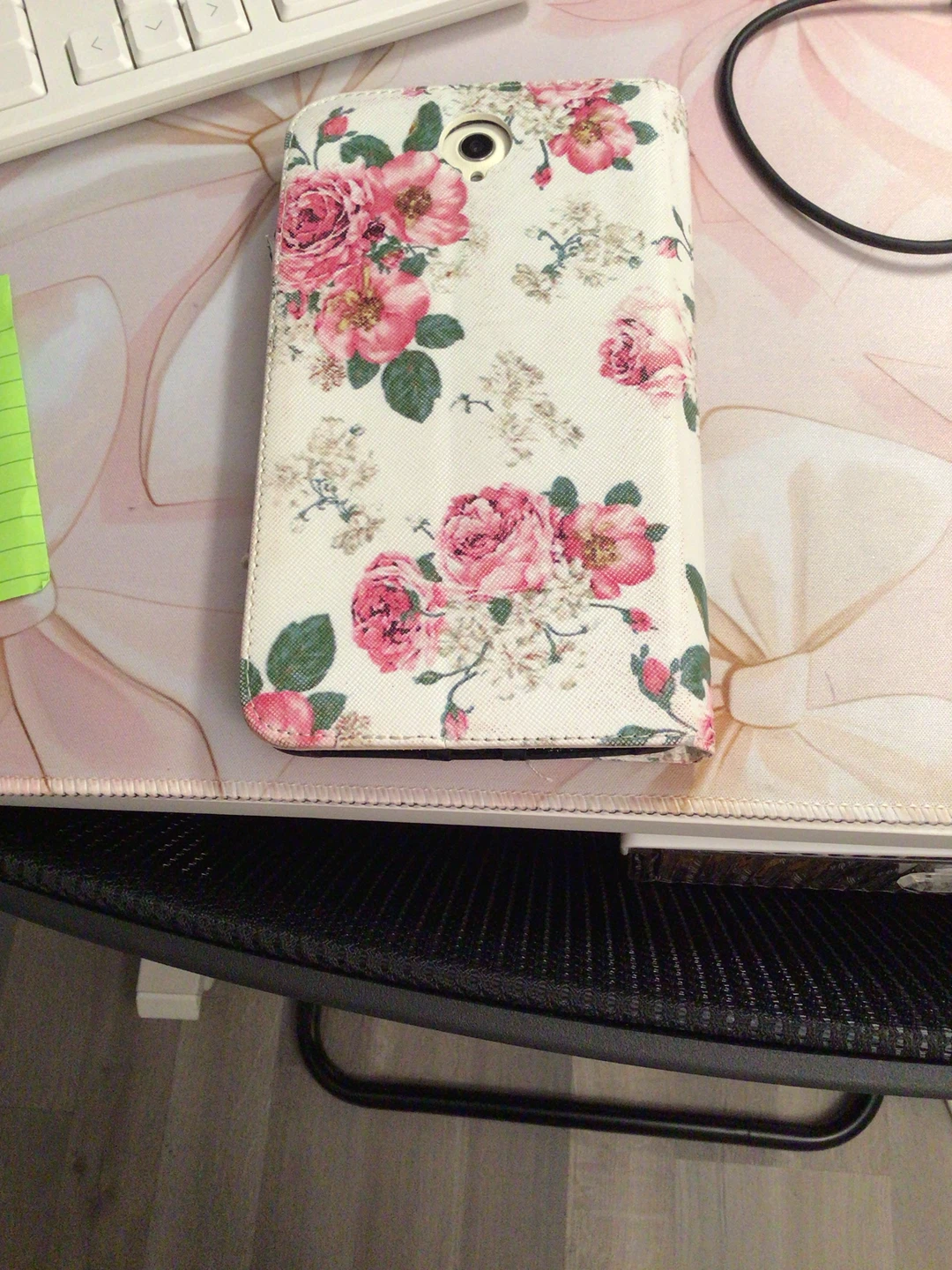 BLU Studio smartphone with floral wallet case - photo 4