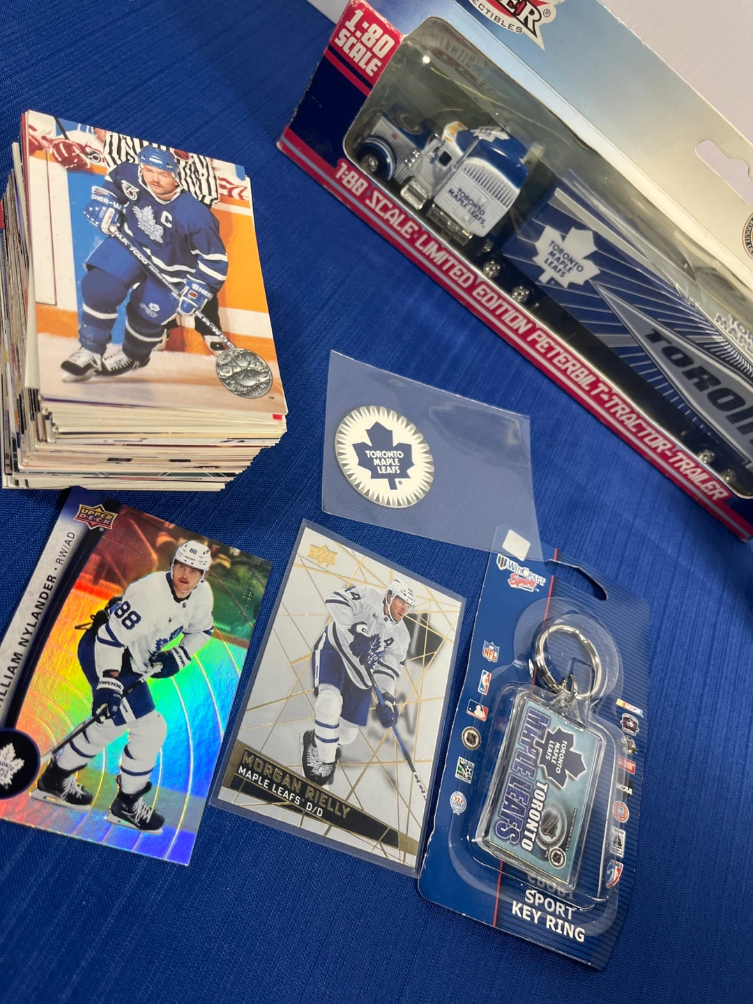 Toronto Maple Leafs Collector Bundle 🏒🚘 - photo 4