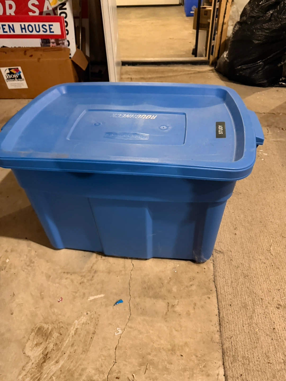 Rubbermaid Roughneck Storage Tote 95L